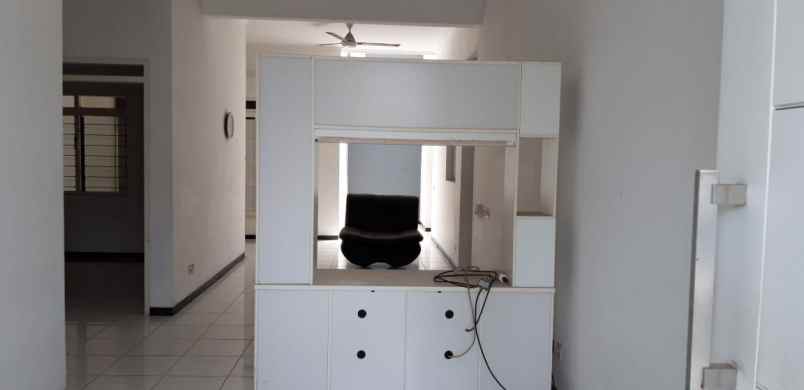 dijual apartemen kutisari indah barat