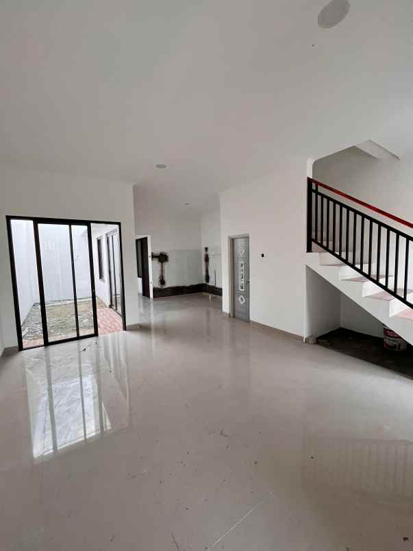 dijual cepat bu rumah 2 lantai murah