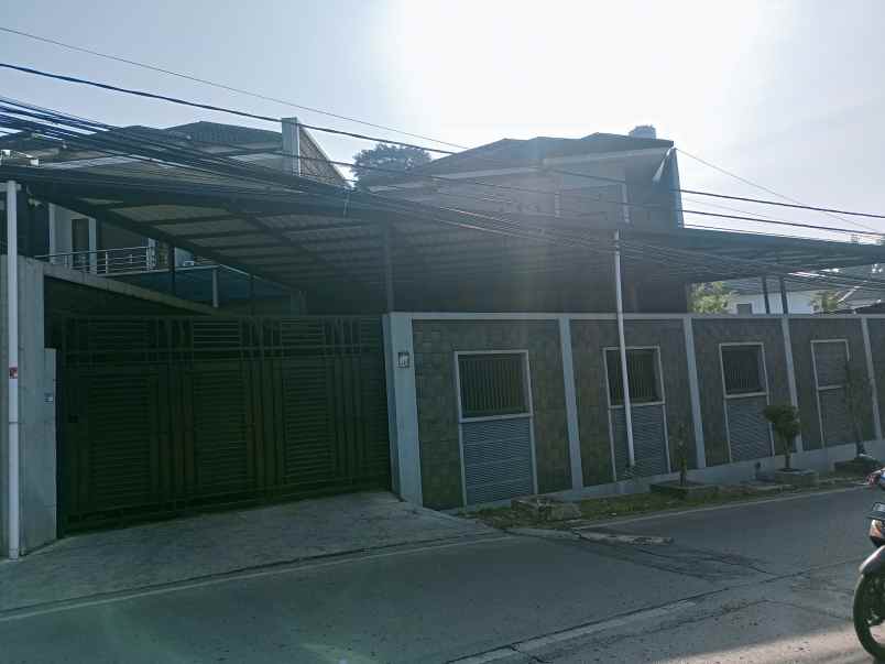 dijual cepat rumah elegan di lingkungan asri