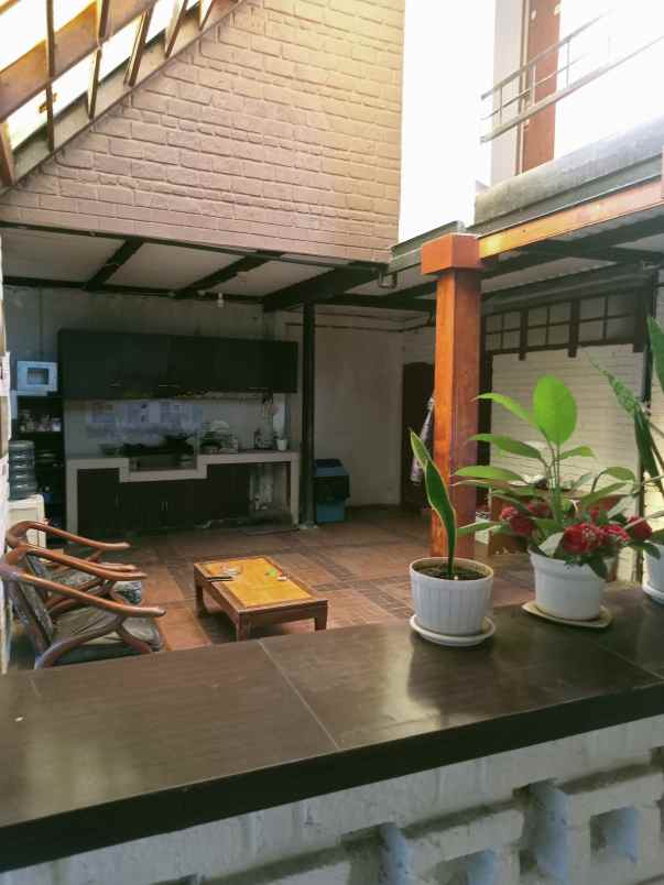 dijual kost jl cihaur no 6 kel dago