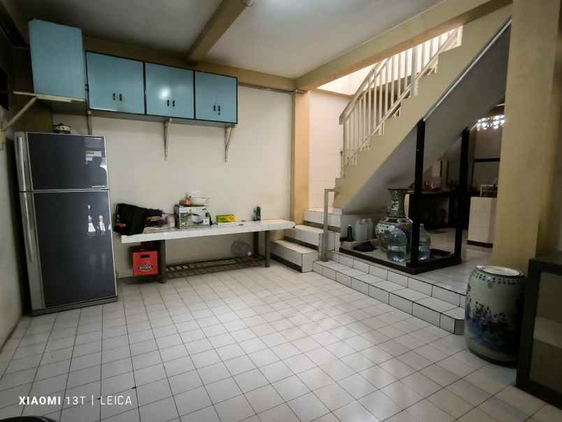 dijual kost jl darmo permai timur