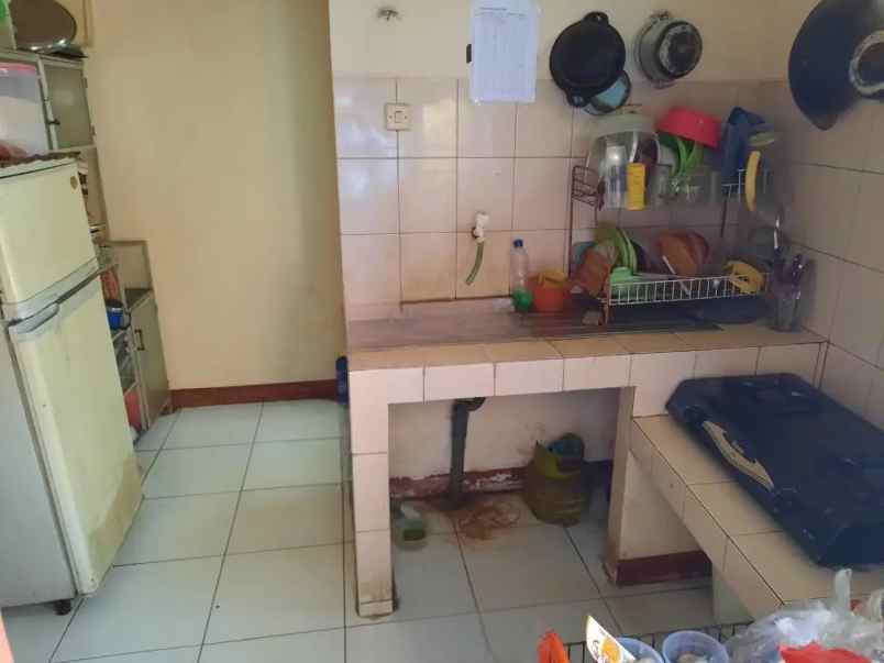 dijual kost jl h usman rempoa ciputat