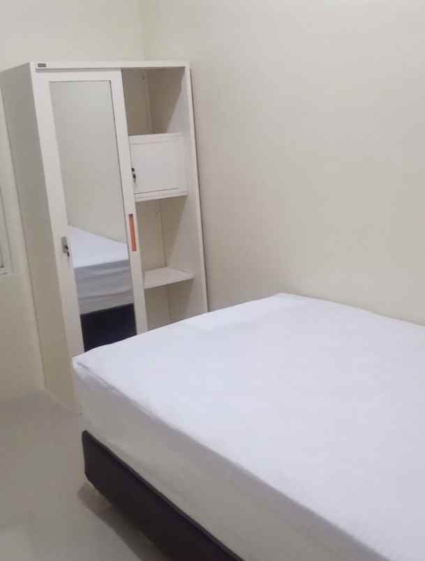 dijual kost jl siwalankerto timur