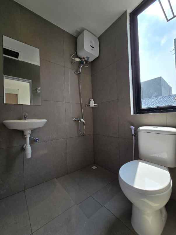 dijual kost jl taman daan mogot raya