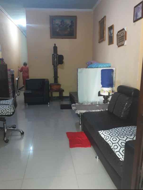 dijual kost jln nanas flamboyan utan