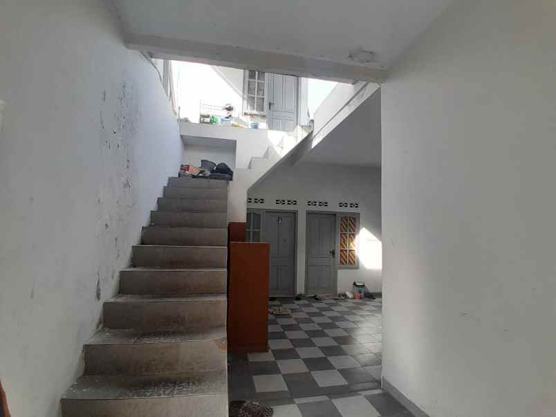 dijual kost purwomartani