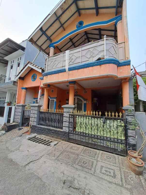 dijual murah rumah 2 lantai dekat stasiun bekasi kota