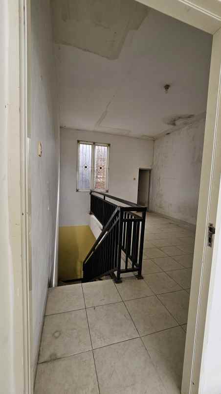 dijual ruko 2 lantai di waru