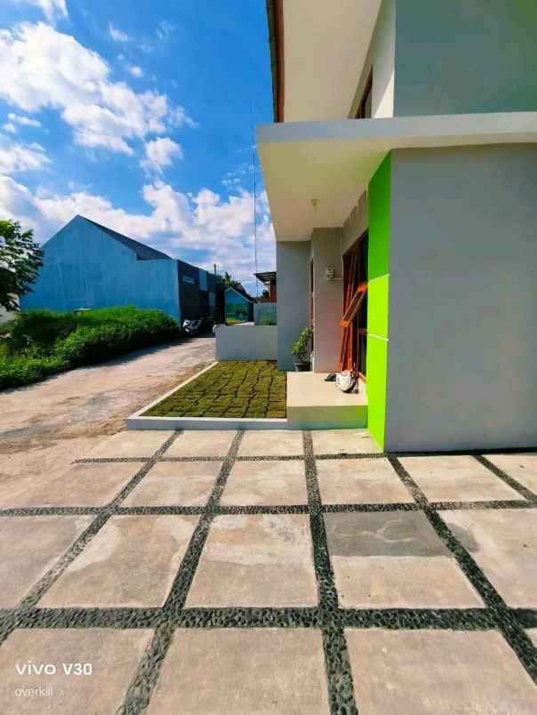 dijual rumah 1 km alun2