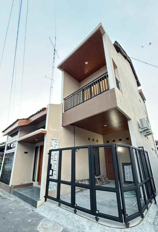 dijual rumah 2 lantai di berbah kalitirto sleman