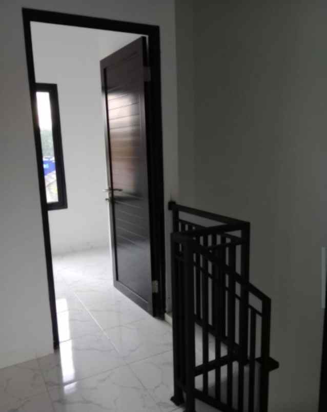 dijual rumah 2 lantai di depok 400 juta an