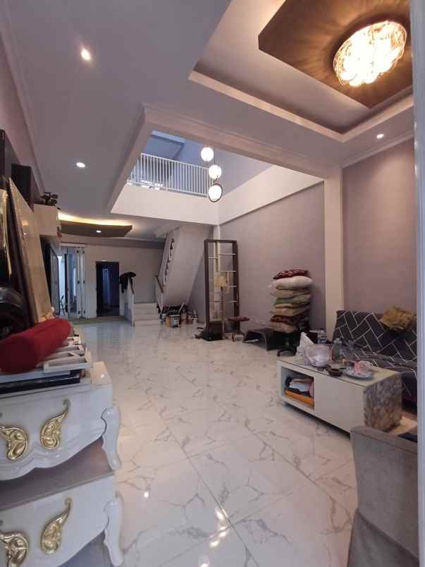 dijual rumah 2 lantai di pesona alam jagakarsa jaksel