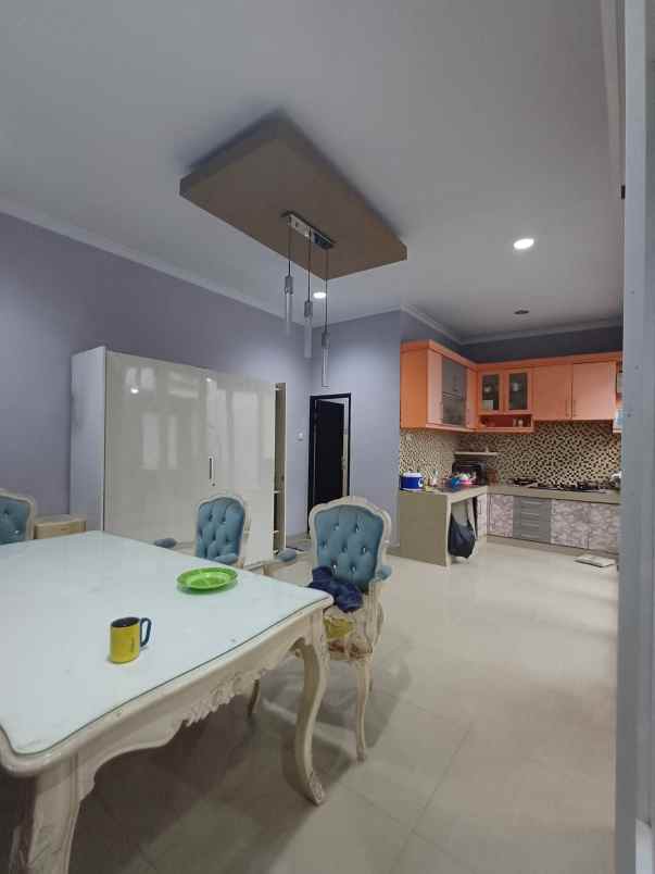 dijual rumah 2 lantai di pesona alam jagakarsa jaksel