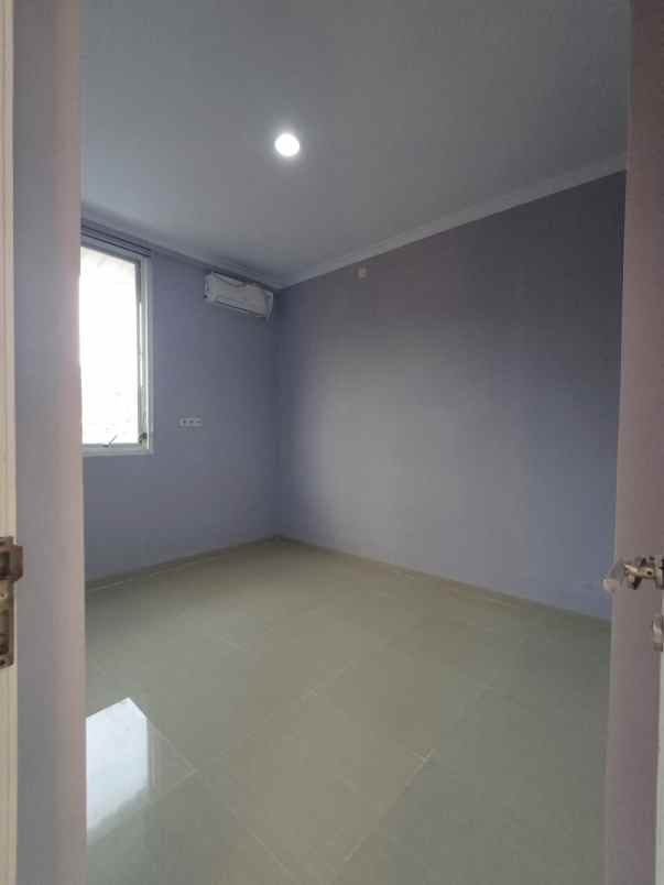 dijual rumah 2 lantai di pesona alam jagakarsa jaksel