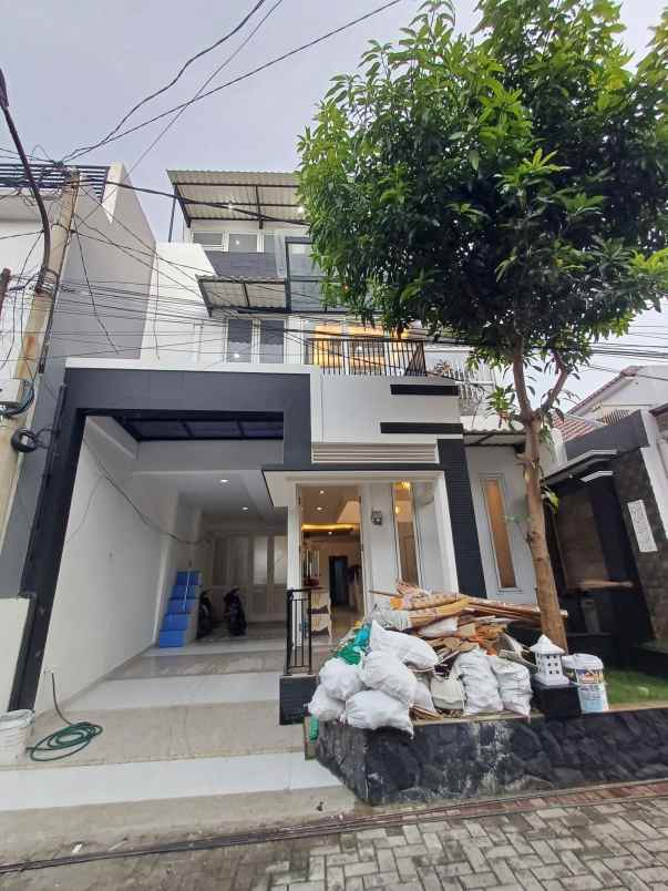 dijual rumah 2 lantai di pesona alam jagakarsa jaksel