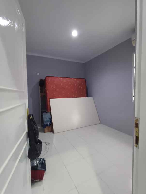 dijual rumah 2 lantai di pesona alam jagakarsa jaksel