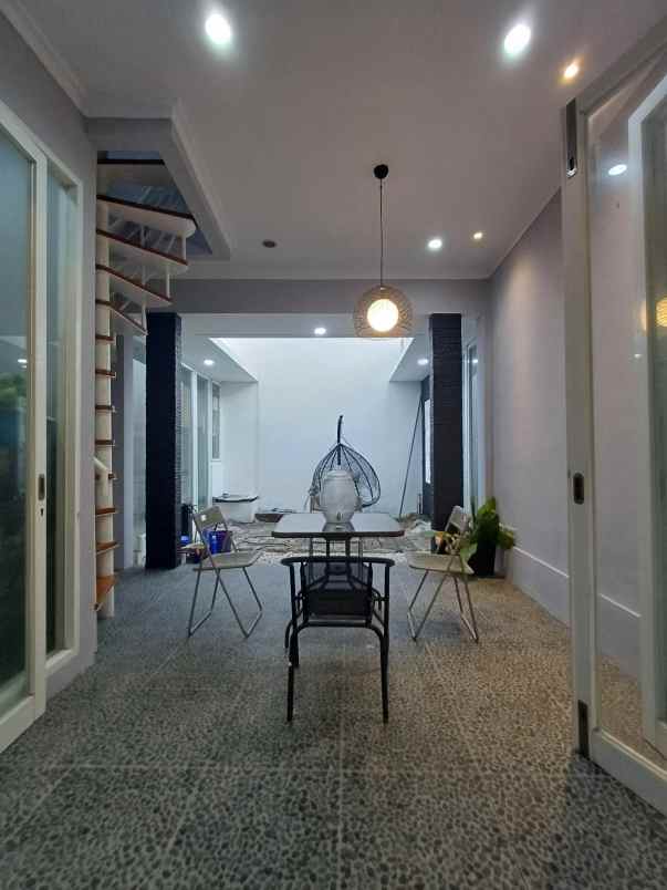 dijual rumah 2 lantai di pesona alam jagakarsa jaksel