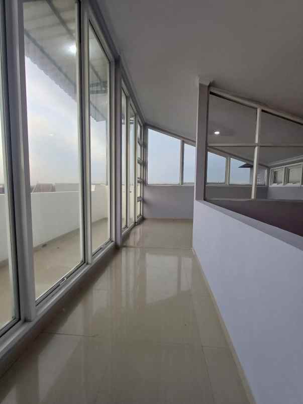 dijual rumah 2 lantai di pesona alam jagakarsa jaksel