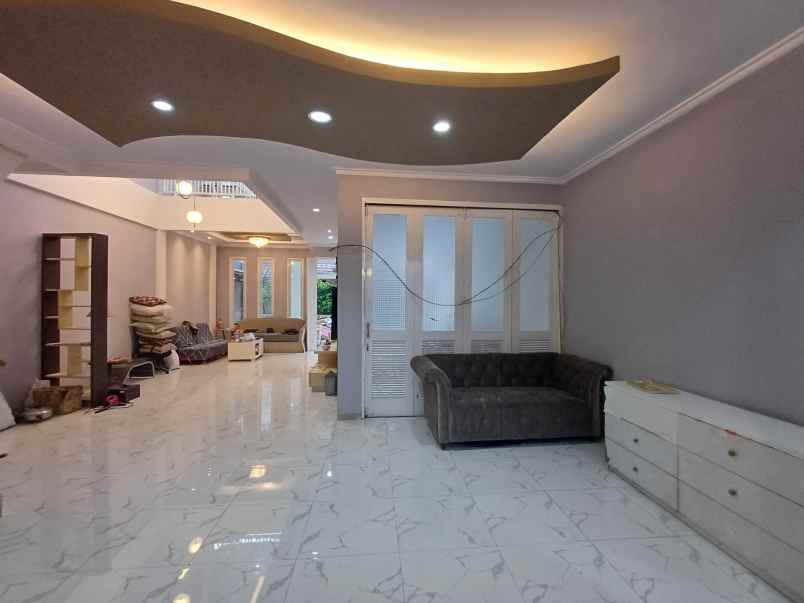 dijual rumah 2 lantai di pesona alam jagakarsa jaksel