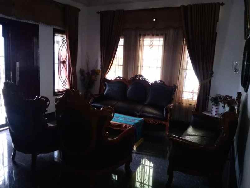 dijual rumah 2 lantai di tengah kota pekanbaru