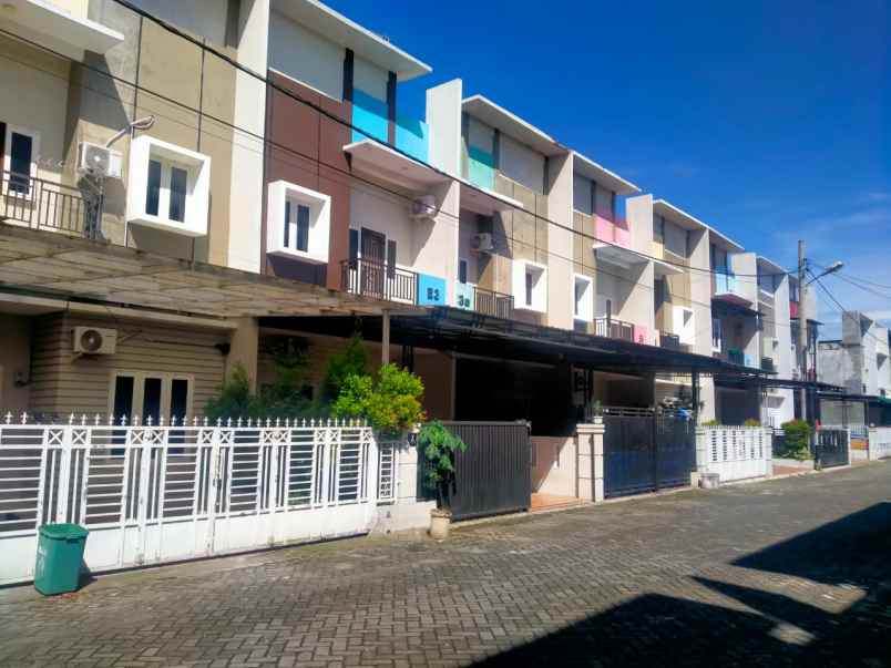 dijual rumah 2 lantai dp 15jt all in sampai akad