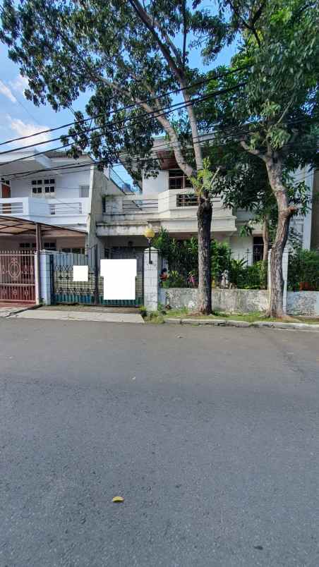 dijual rumah 2 lantai hitung tanah janur elok