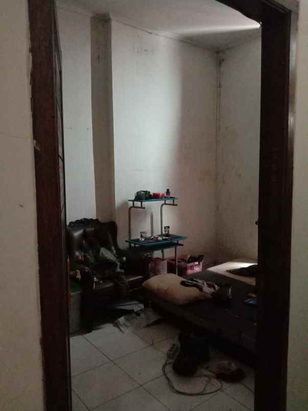 dijual rumah 2 lantai siap huni lokasi strategis