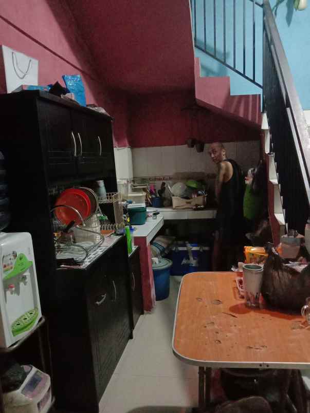 dijual rumah 2 lantai siap huni lokasi strategis