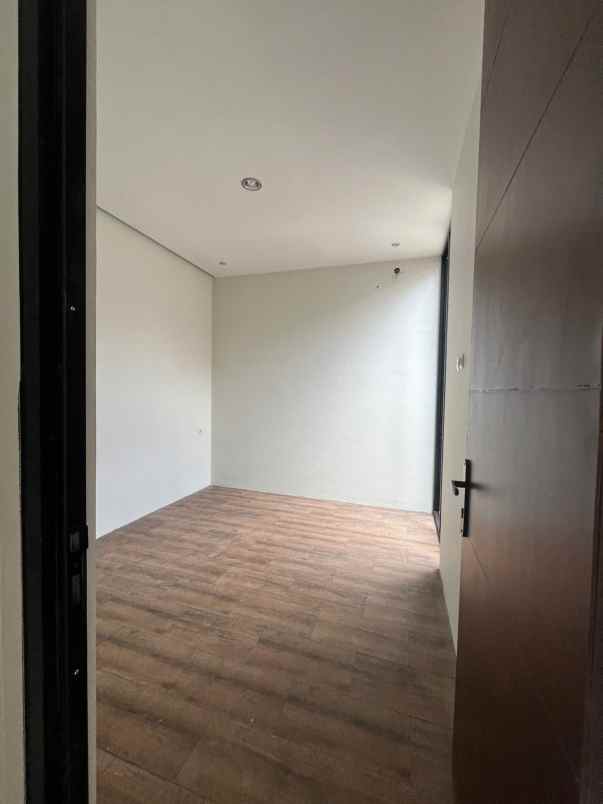 dijual rumah 500 meter jl kebon agung