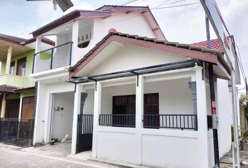 dijual rumah 500 meter ke pamella 7