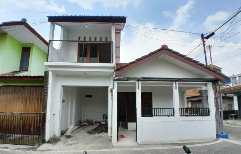 dijual rumah 500 meter ke pamella 7