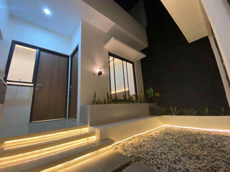 dijual rumah 6f44 339 jl utama pd kulon