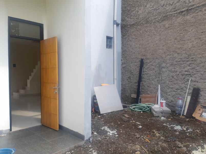 dijual rumah arcamanik