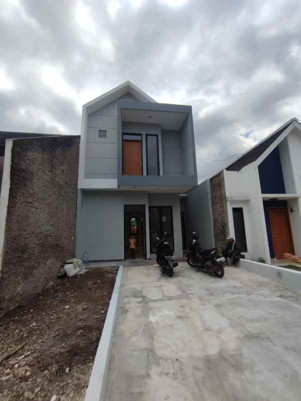 dijual rumah arcamanik