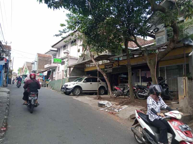 dijual rumah arsitek kokoh terjamin