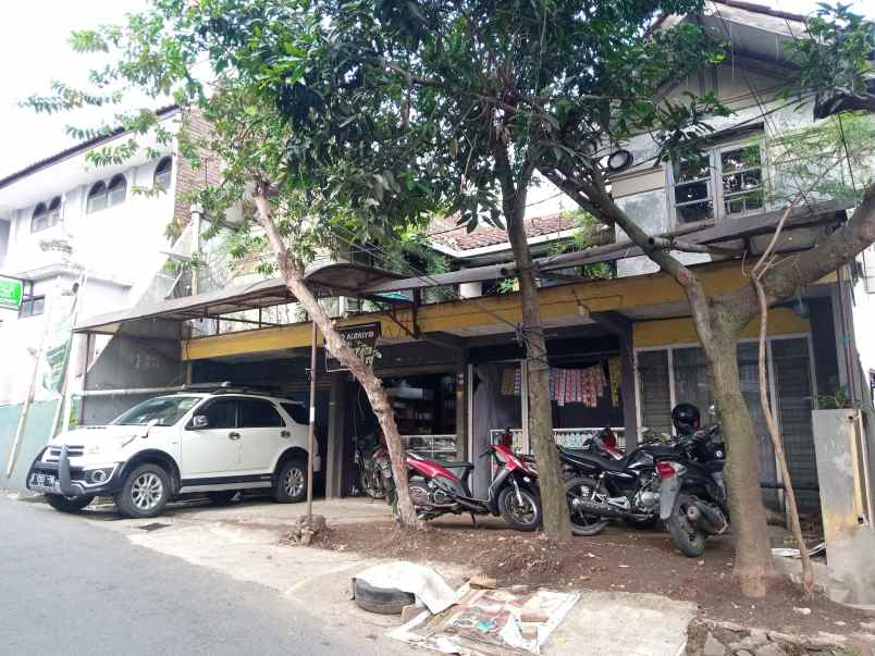 dijual rumah arsitek kokoh terjamin