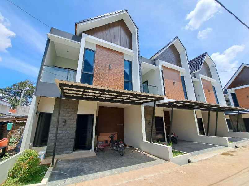 dijual rumah bambu apus