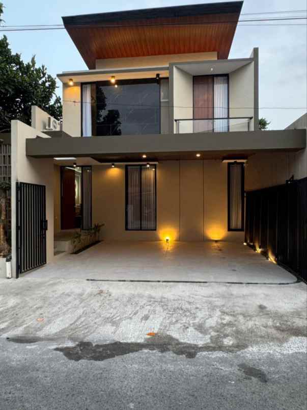 dijual rumah banjeng maguwoharjo