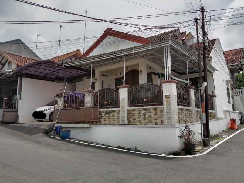 dijual rumah banyumanik