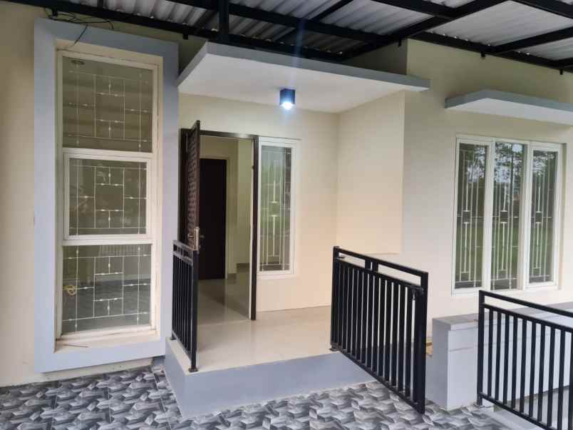 dijual rumah batu panorama regency