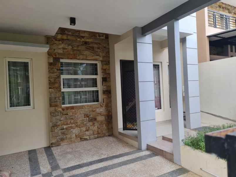 dijual rumah batu panorama regency