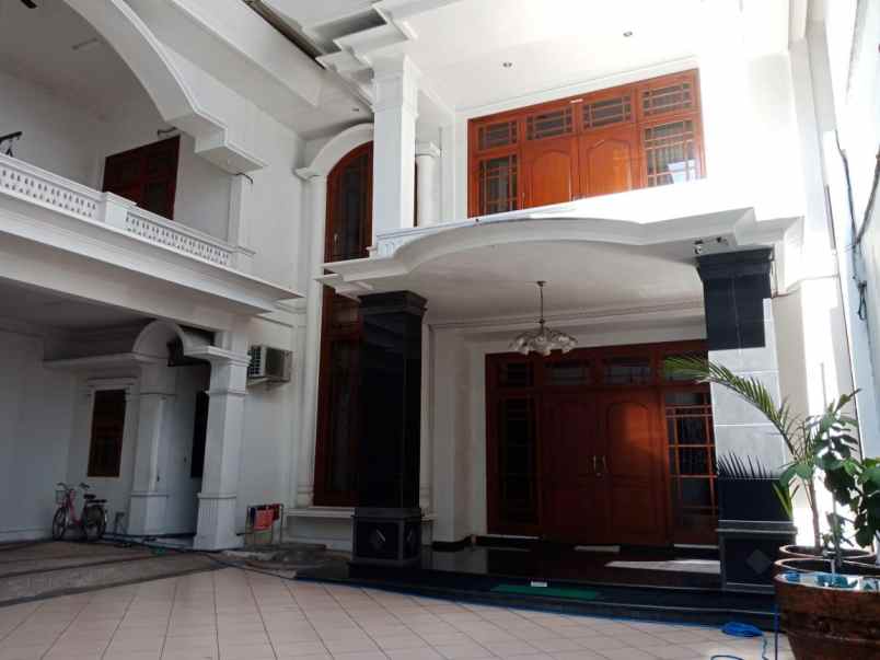 dijual rumah biliton