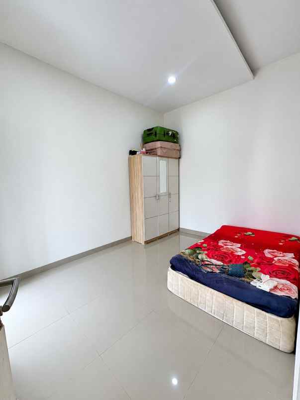 dijual rumah boulevard hijau khi