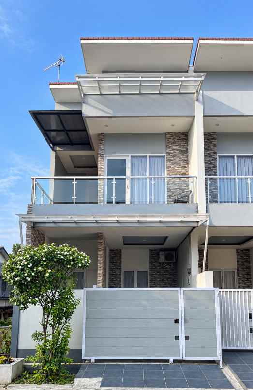 dijual rumah boulevard hijau khi