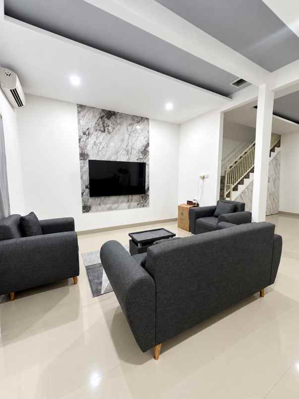 dijual rumah boulevard hijau khi
