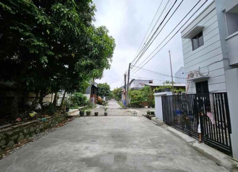 dijual rumah boulevard hijau kota