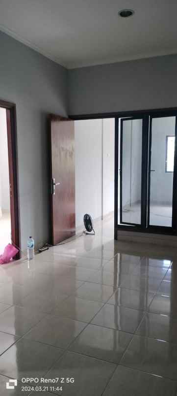 dijual rumah boulevard hijau kota