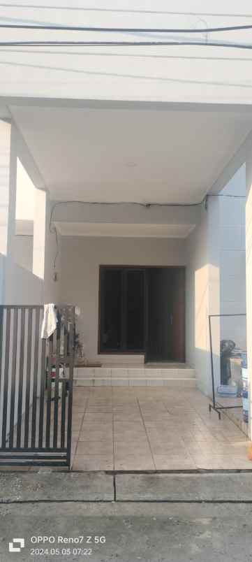 dijual rumah boulevard hijau kota