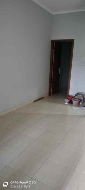 dijual rumah boulevard hijau kota