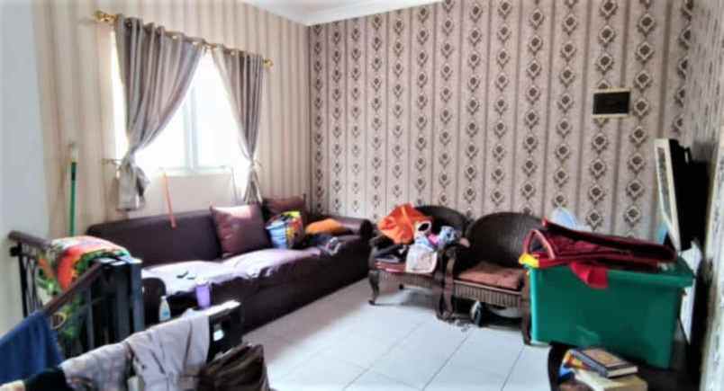 dijual rumah boulevard hijau kota